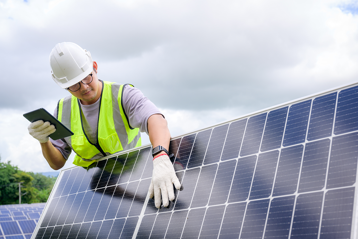 Inspecting solar inverter and wiring